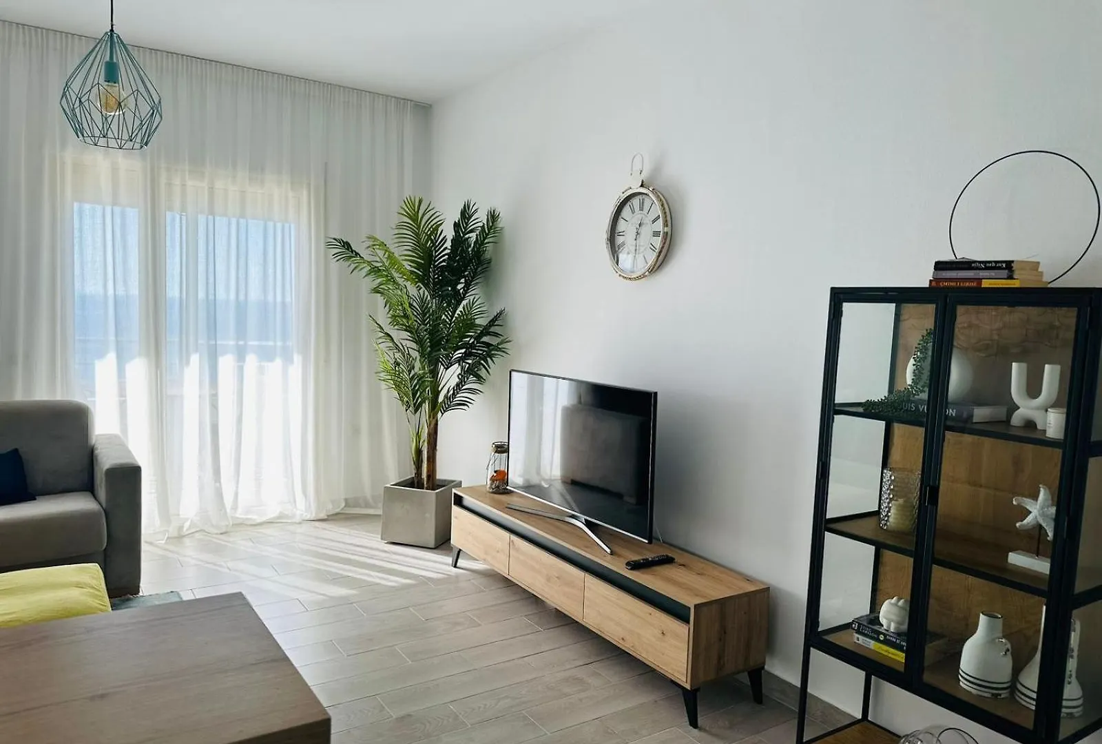 Sunny Hill Apartment فلورا ألبانيا